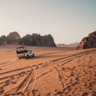 Escursione in jeep nel deserto del Wadi Rum