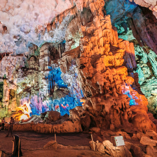 Grotta nella Baia di Halong