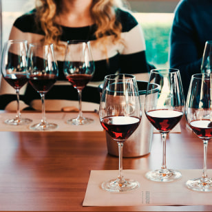 Degustazione di vino nella Langhe