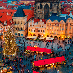 Mercatini di Natale nella Piazza della Citt&agrave; Vecchia di Praga