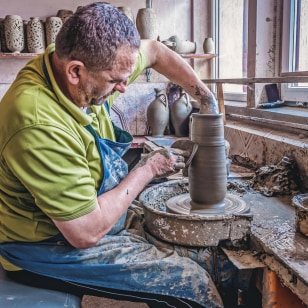 Laboratorio di ceramiche nere