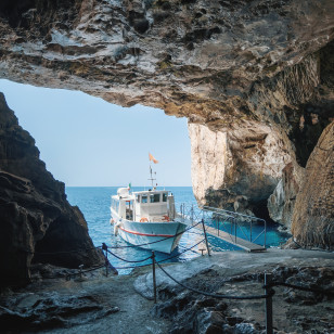 Escursione in barca alla Grotta di Nettuno