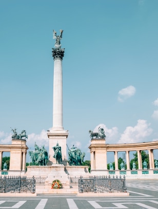 Piazza degli Eori, Budapest