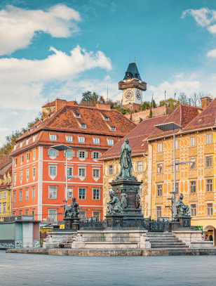 Piazza Hauptplatz e Torre dell'Orologio Uhrturm a Graz