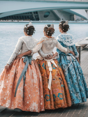 Falleras in abiti tradizionali