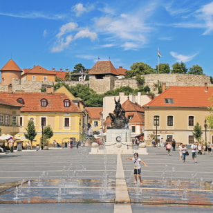 Piazza Dobo, Eger