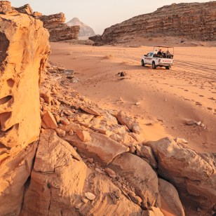 Escursione in jeep nel deserto del Wadi Rum