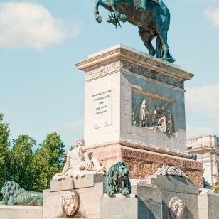 Monumento a Felipe IV in Plaza de Oriente