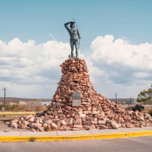 Monumento al Indio Tehuelche, Puerto Madryn
