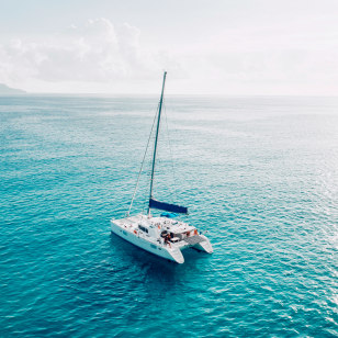 Escursione in catamarano