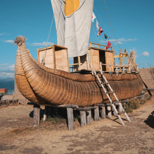 Costruzione di una barca in totora