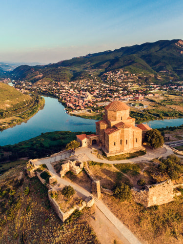 Panoramica del Monastero di Jvari e dei fiumi Mtkvari e Aragvi
