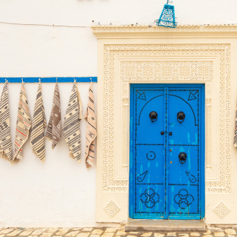 Tipica porta blu tunisina