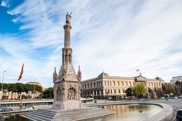 Madrid, Plaza Colon con la statua di Cristoforo Colombo