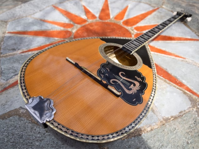 Rebetiko, strumento musicale greco